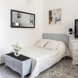 https://studio-en-centre-ville-a-10-mn-a-pied-de-la-gare.inbrittany.com